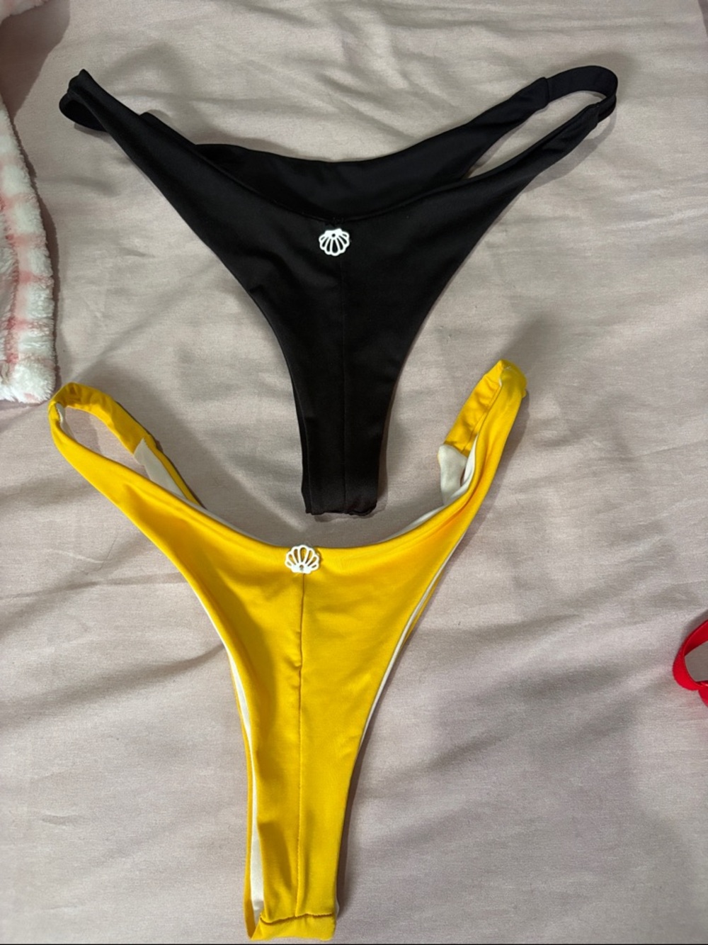 triangl swimwear Yellow and Black Bikini Bottoms with Shell Accent - Picture 3 of 3